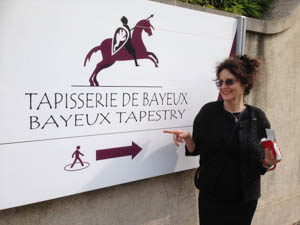 Susanne Thea`s Paraphrase at display Bayeux
